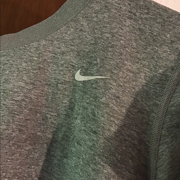 Grey Nike Short-Sleeve Shirt - Picture 2 of 3